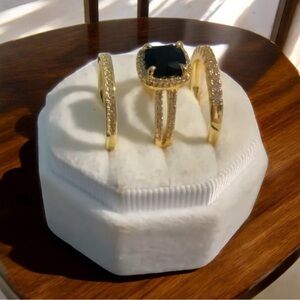 - 🖤Stunning Bold & Sparkly Black Onyx 3 Piece 10k Gold plated Ring &Bands.